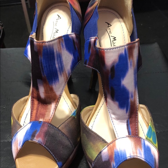 👠 - Picture 2 of 3